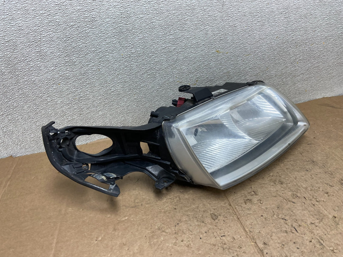 2002 to 2005 Saab 9-5 Right Passenger Side Halogen Headlight OEM AA5088 DW2