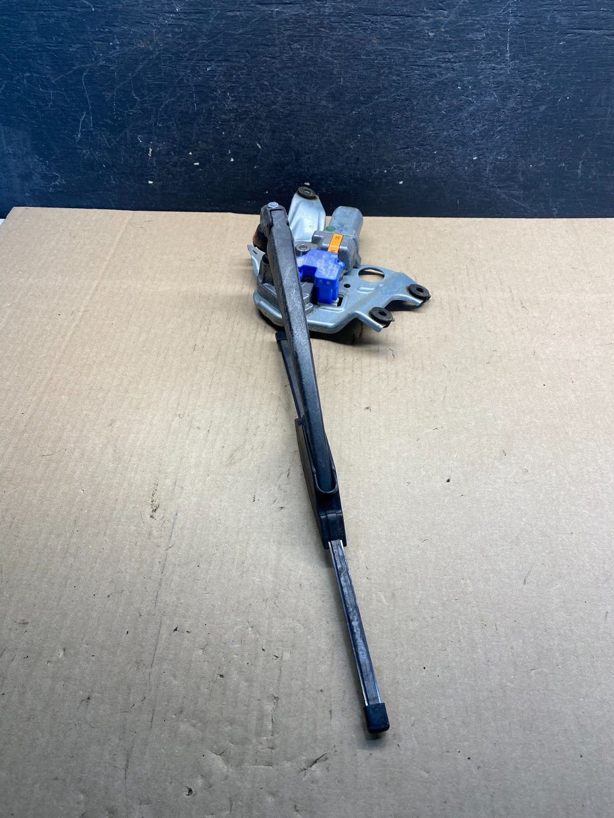 2010 to 2014 Subaru Outback Rear Windshield Wiper Motor AG96592