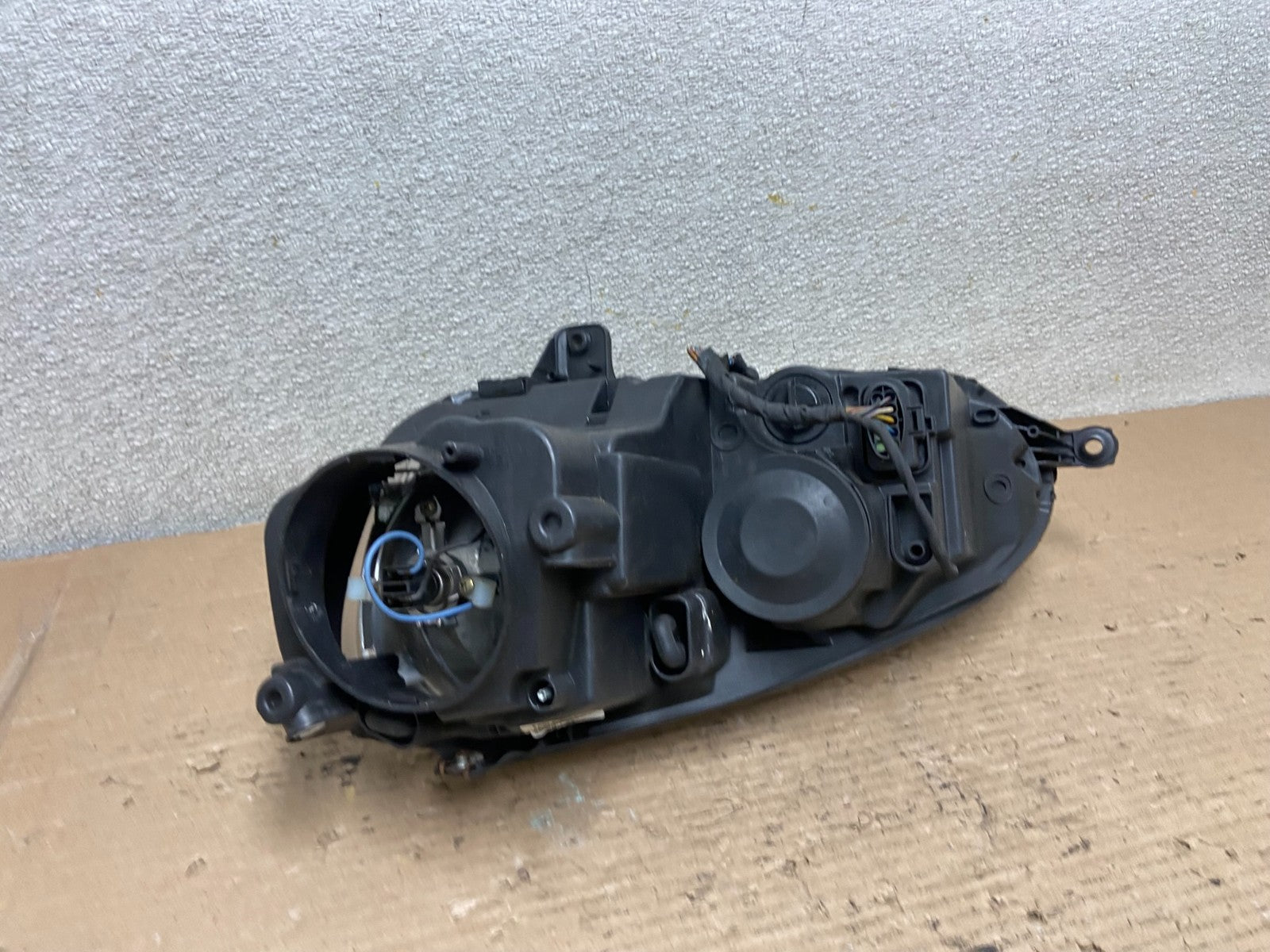 2005 - 2010 Volkswagen Jetta Right Passenger RH Side Headlight Halogen AA9541 DW5