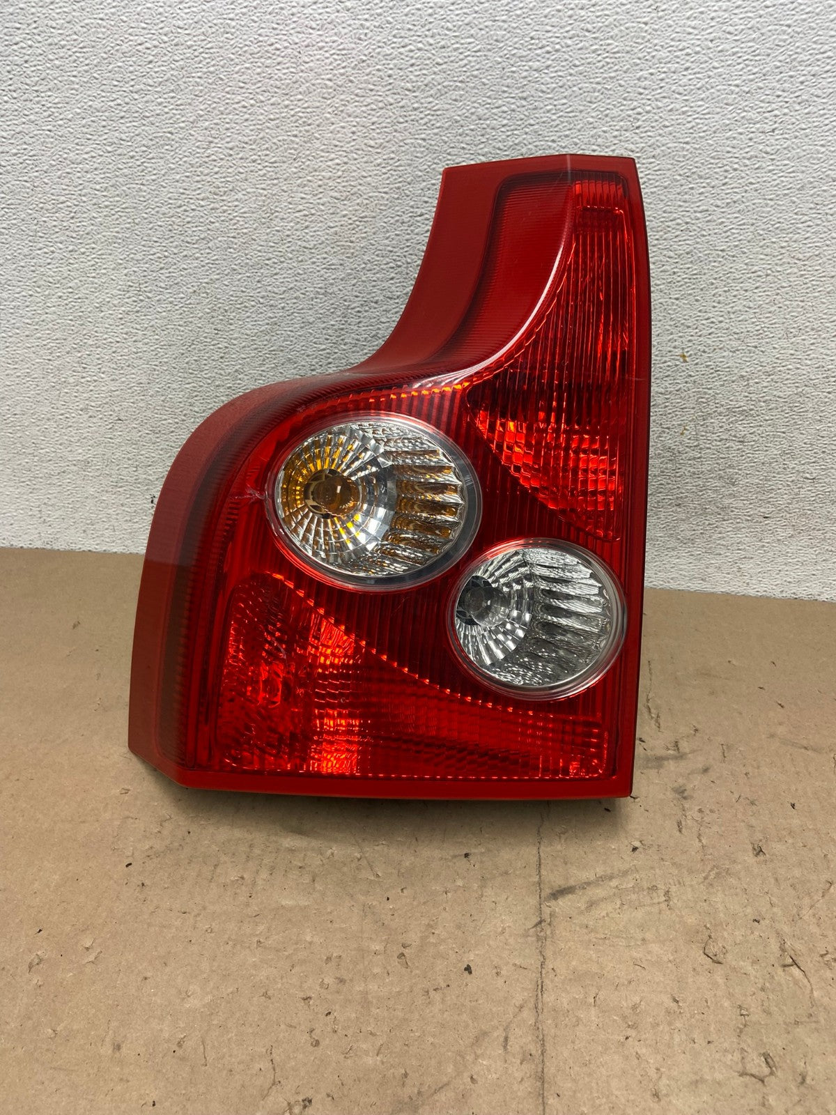 2003 2004 2005 2006 Volvo XC90 Left Driver LH Lower Tail Light AG5516 LK0