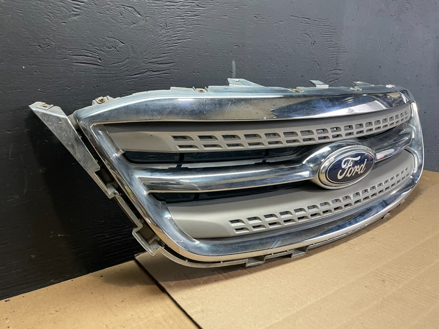 2010 2011 2012 Ford Taurus Front Upper Grill Grille Chrome OEM AB7627 DG1