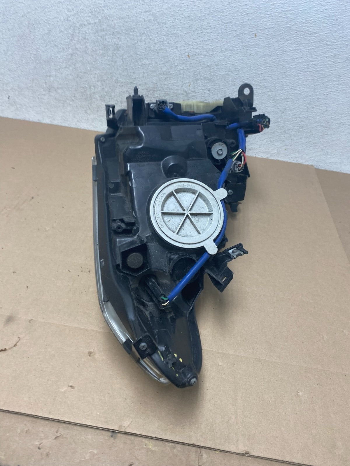 2010-2012 Infiniti G37 Right Passenger Side Xenon HID Headlight AG5710 DW7