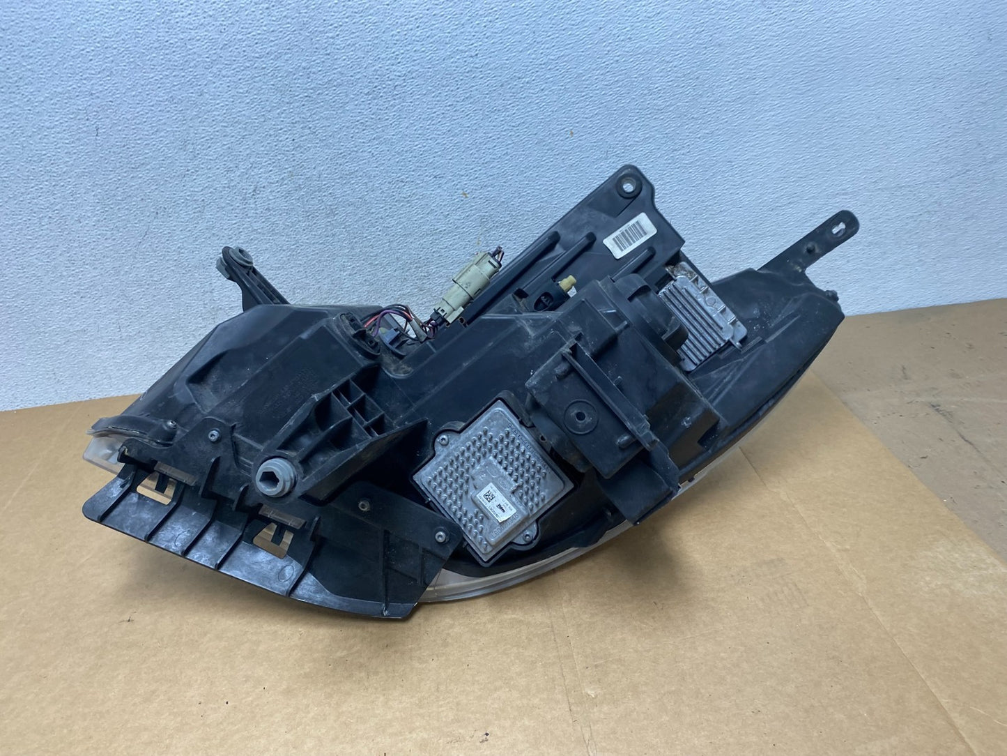 2013-2017 Buick Enclave Right Headlight Xenon Hid One Ballast AE2899 DW6