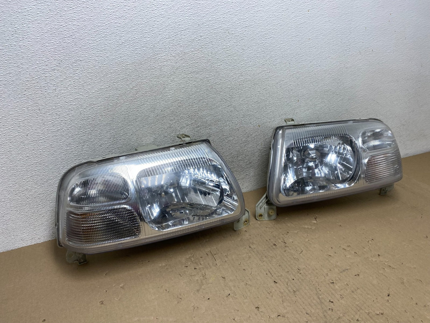 1999-2005 Suzuki Grand Vitara Left+Right Side Set Halogen Headlights AG6976 DW2
