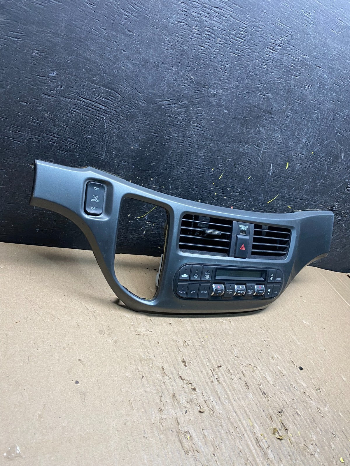 2005 to 2010 Honda Odyssey Radio Climate Control Dash Trim Bezel T1550 DG2