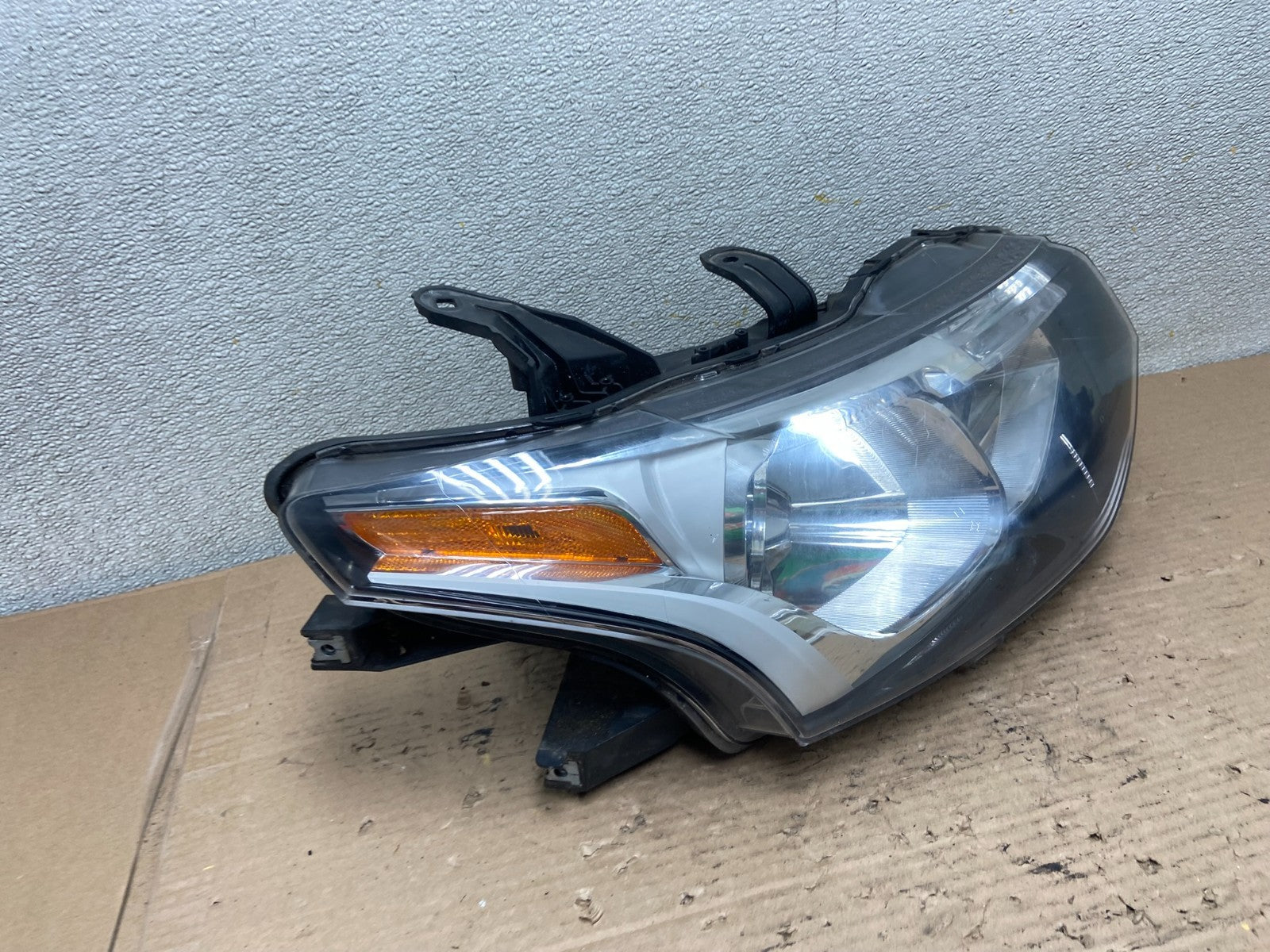 2014-2015 Mitsubishi Outlander Right Passenger Halogen Headlight Oem AA9518 DW2