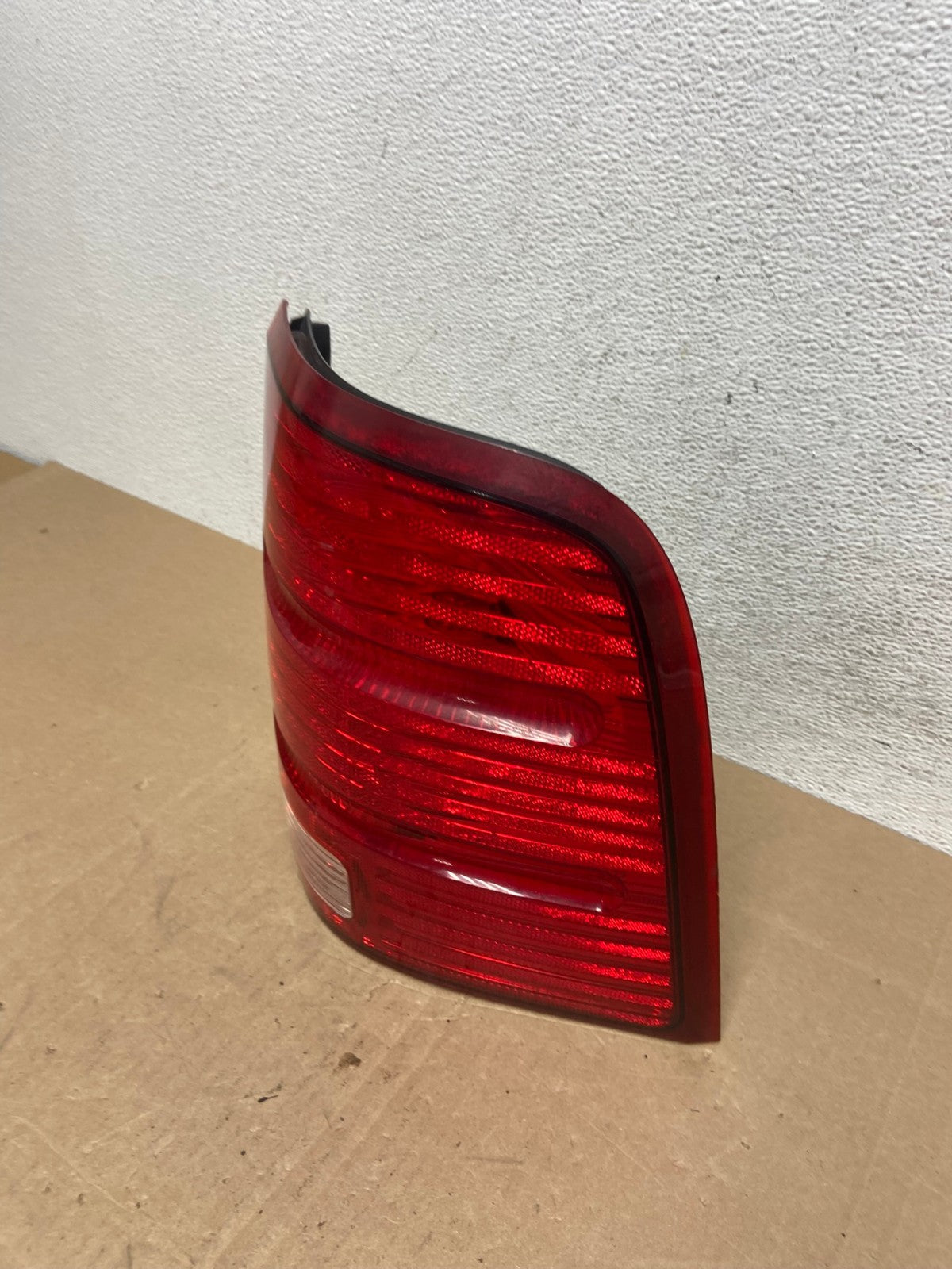 2002 to 2005 Ford Explorer Right Passenger Rh Side Tail light AE5027 LK1