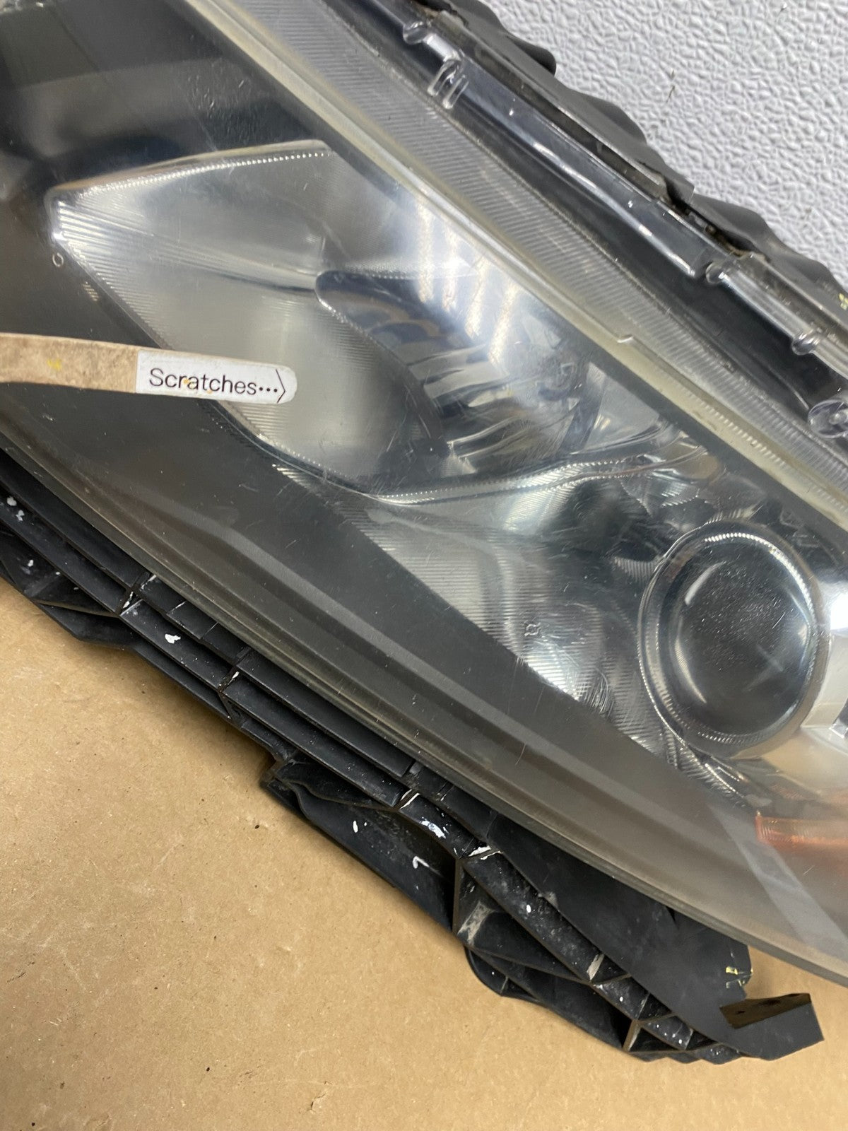 2010 - 2012 Honda Accord Crosstour Left Driver LH Side Headlight AB9989 DW3