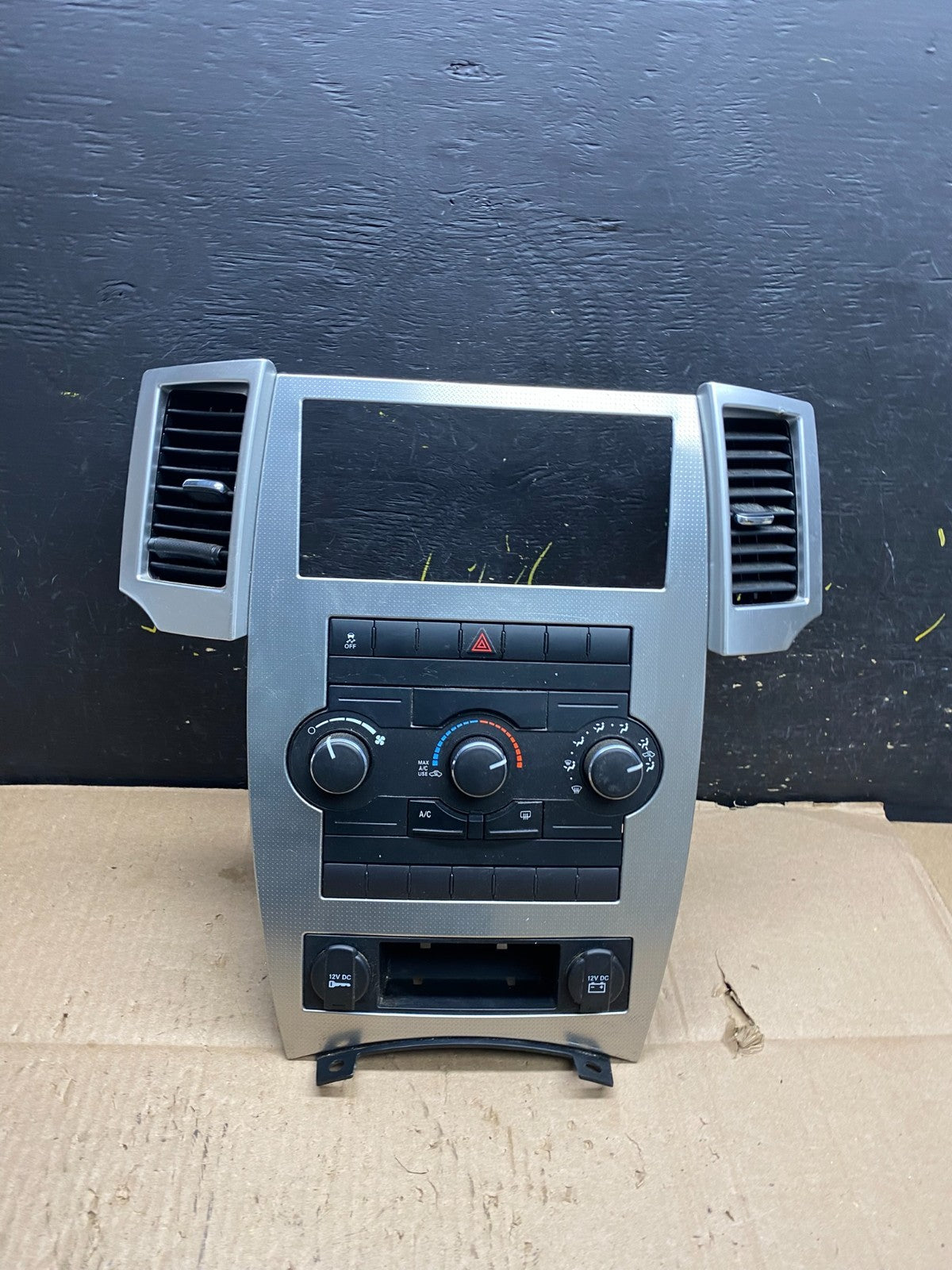 2008 to 2010 Jeep Grand Cherokee Center A/C Heater Climate Control OEM Y5396 DG0