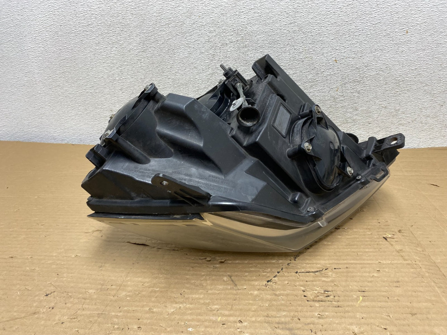 Halogen 2008 to 2014 Cadillac CTS Headlight Right Passenger Rh AG9049 DW5