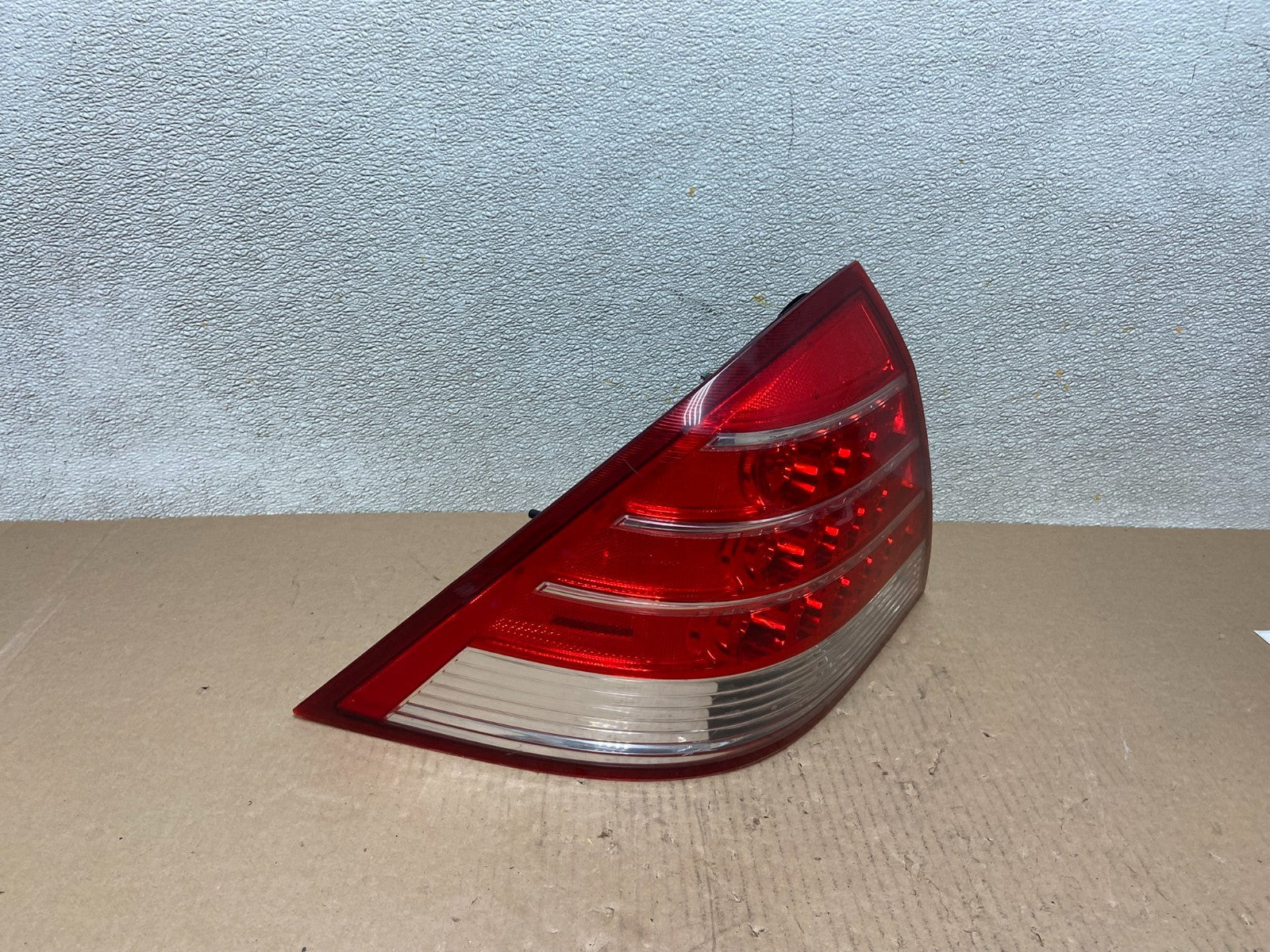 2005 to 2007 Mercury Montego Left Driver LH Side Tail Light AD1004 LK2