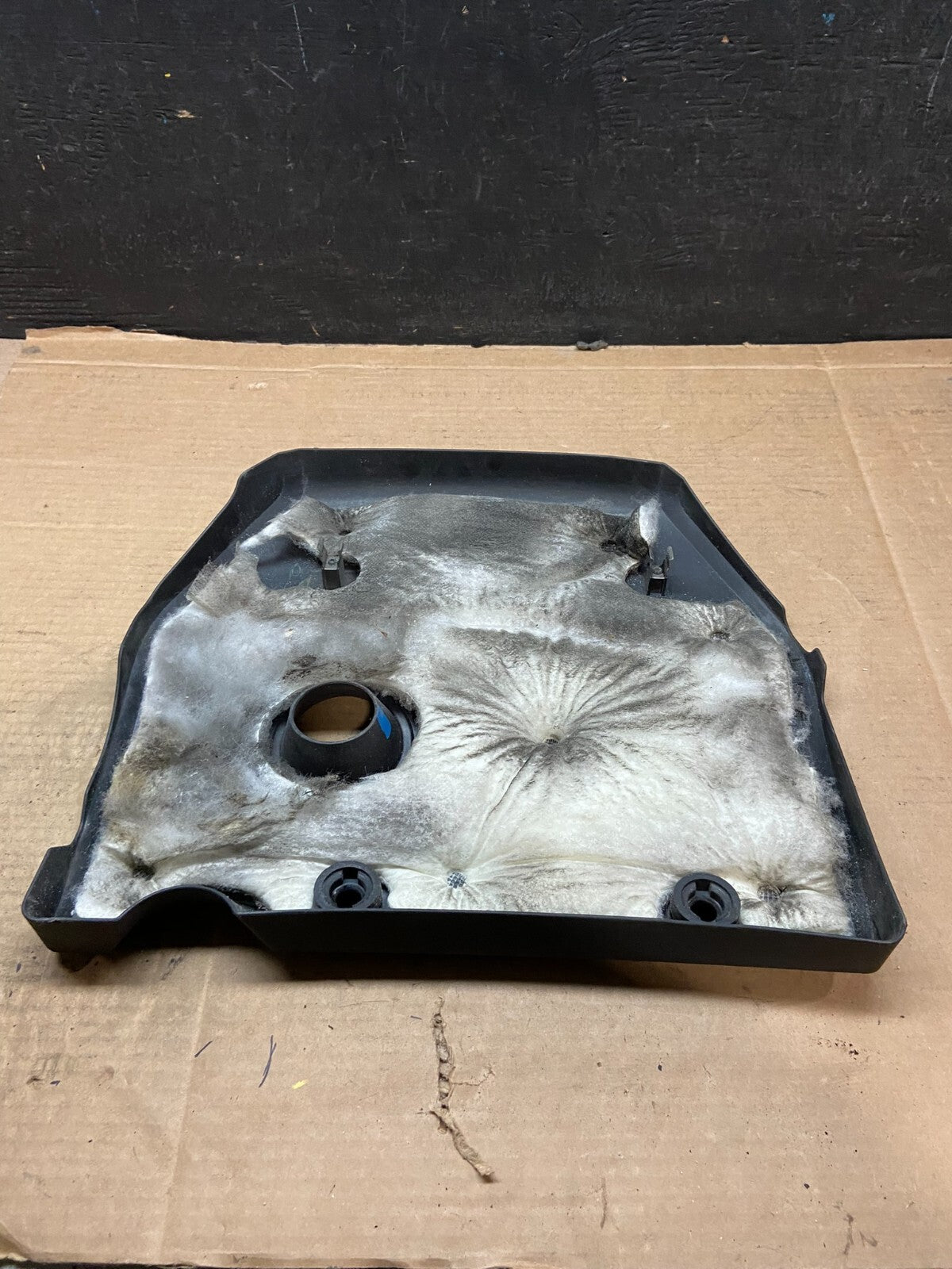2004 to 2008 Mazda 3 DOHC 16 VALVE Engine Shield Top Cover i3170 Oem DG15