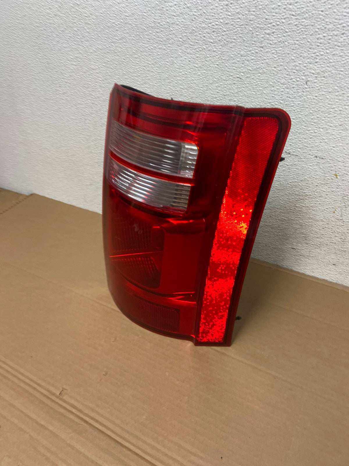 2008 2009 2010 Dodge Grand Caravan Right Passenger Rh Tail Light AD4133 LK1