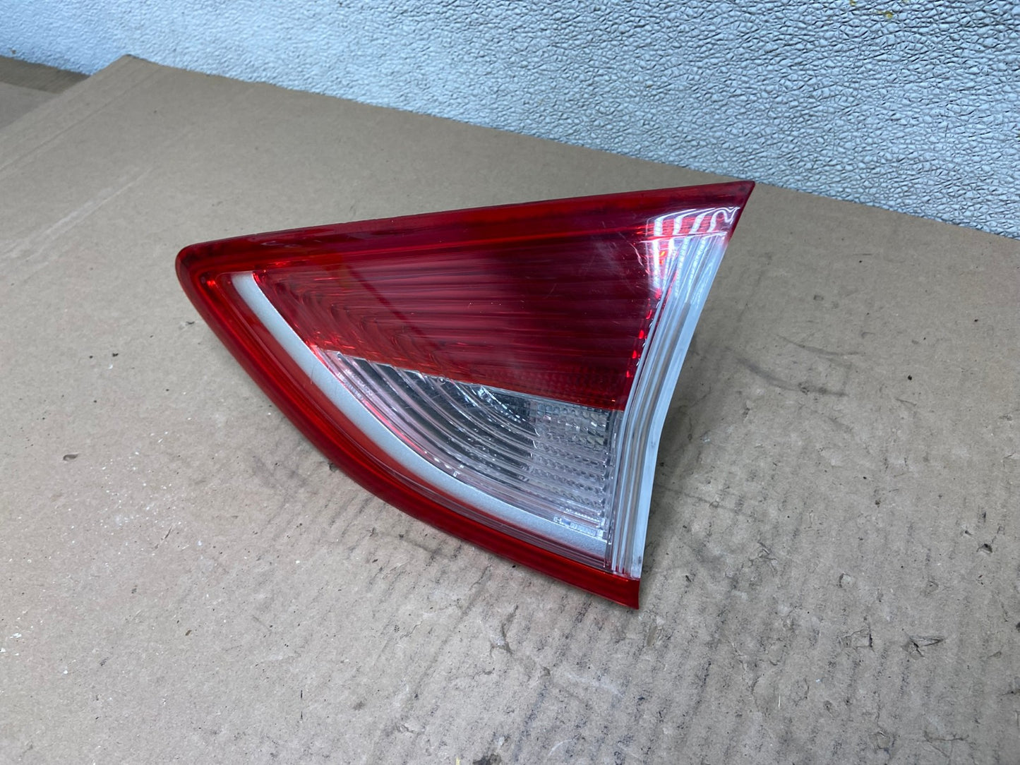 2013 to 2016 Ford Escape Right Passenger RH Side Inner Tail Light OEM AB620 LK1