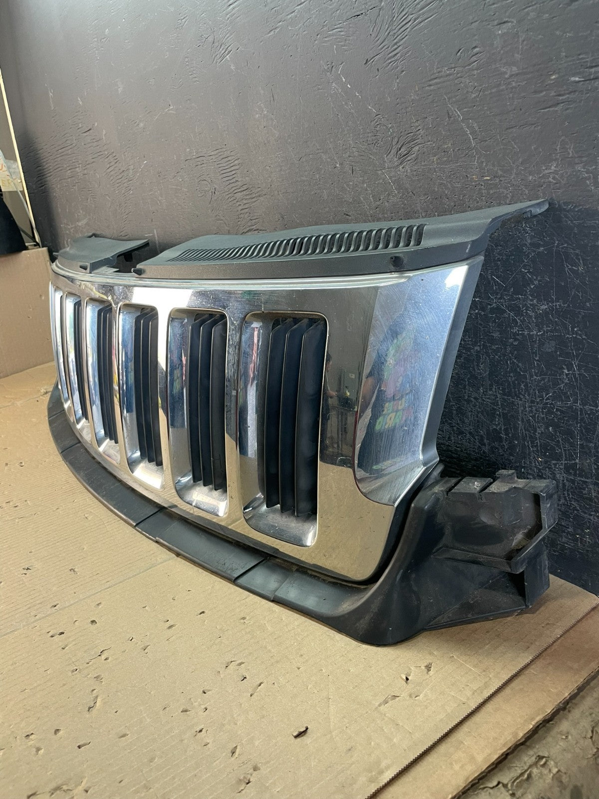 2011 to 2013 Jeep Grand Cherokee Front Upper Grill Grille AE3771 DG1