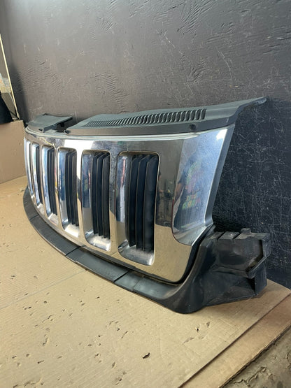 2011 to 2013 Jeep Grand Cherokee Front Upper Grill Grille AE3771 DG1