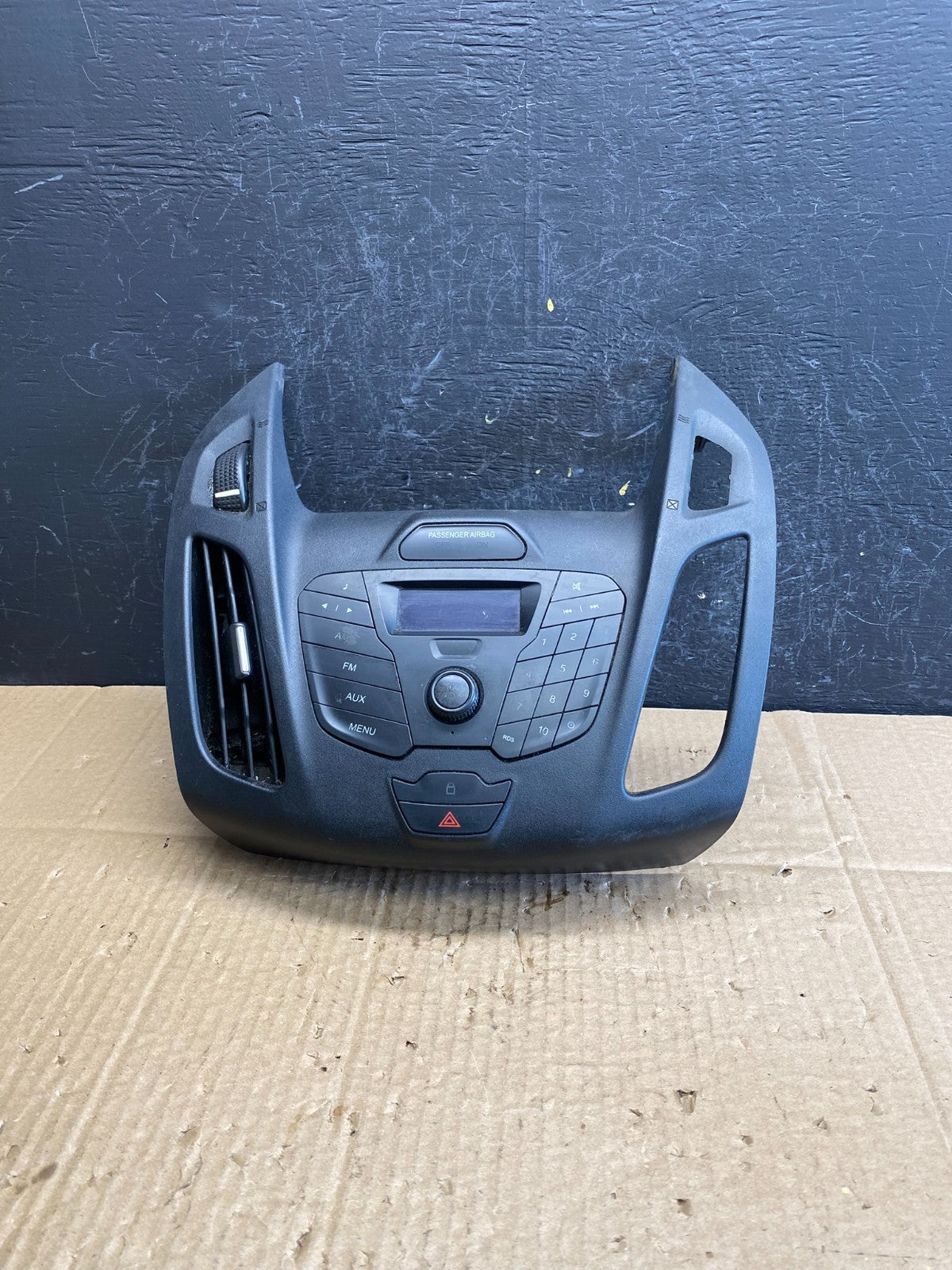 2015 to 2017 Ford Transit Connect Radio Audio Control Bezel Air Vent ac9586 DG0