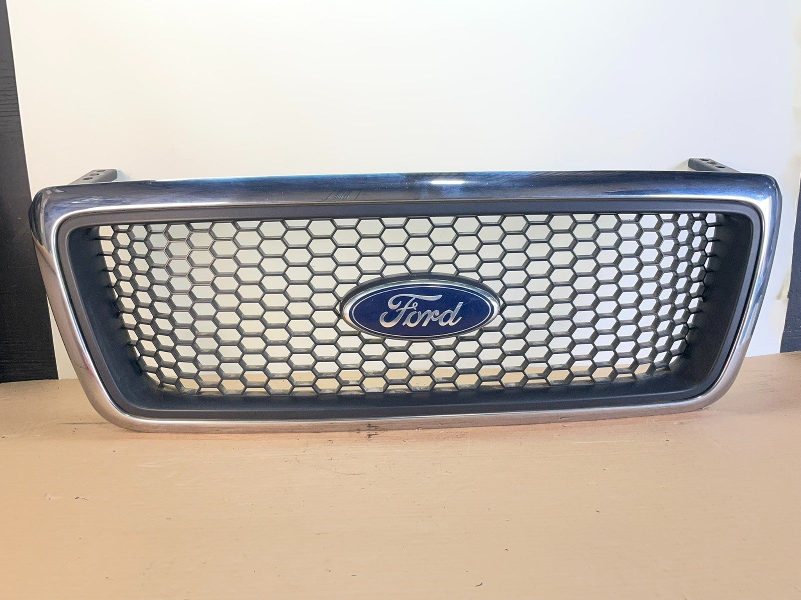 2004 to 2008 Ford F150 F-150 Front Upper Grill Grille af8524 DG0