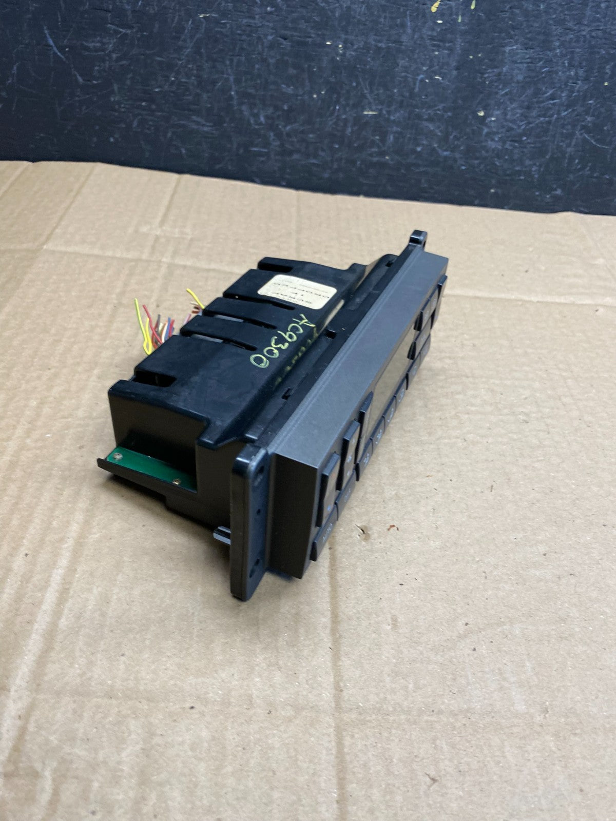 2003 to 2006 Lincoln Town Car Climate Control Panel AC9300 DG1