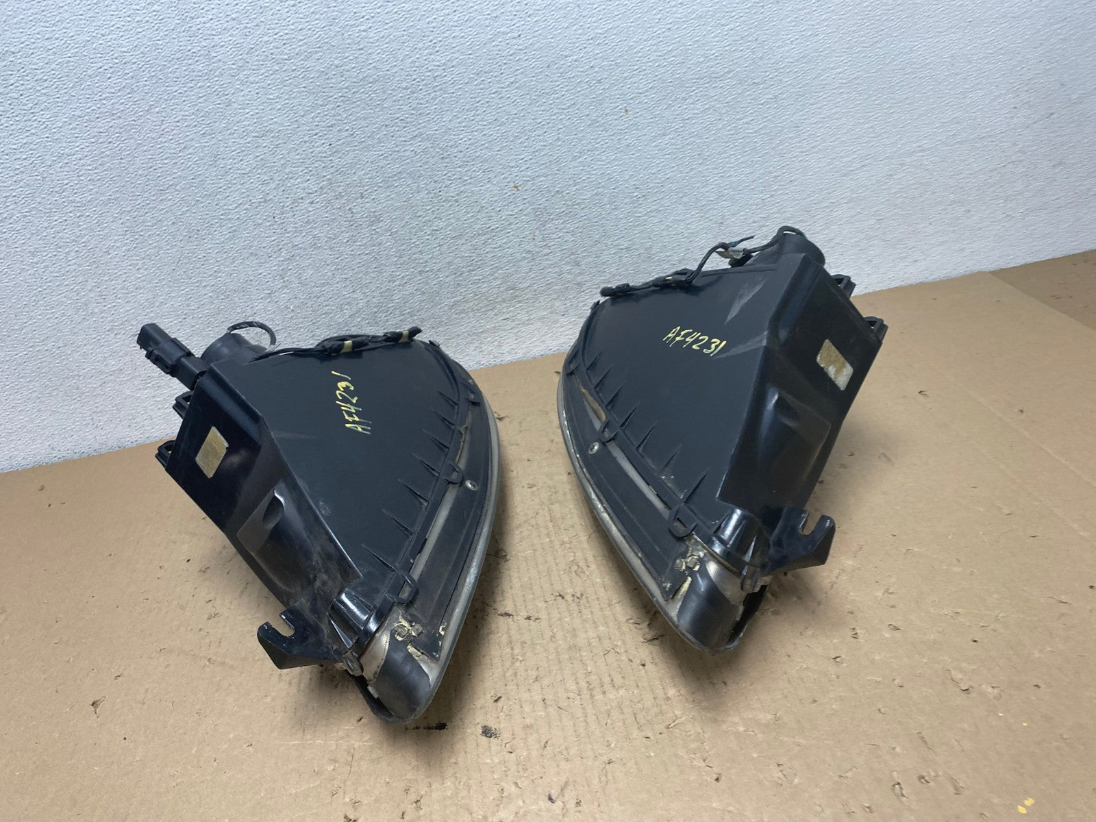 2000 to 2007 Ford Taurus Left+Right Side Halogen Headlights AF4231 LK11