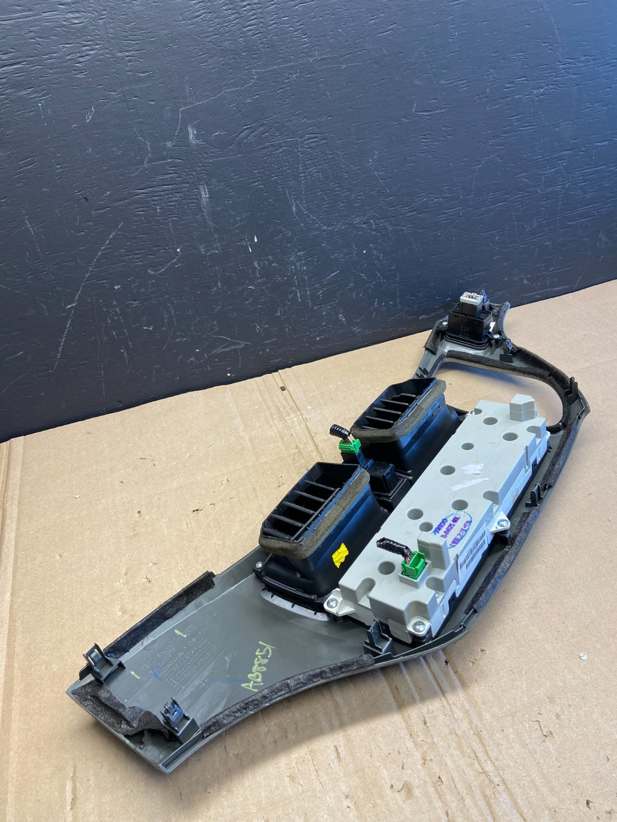 2005 to 2010 Honda Odyssey  Radio Climate Control Dash Trim Bezel ab8851 DG3