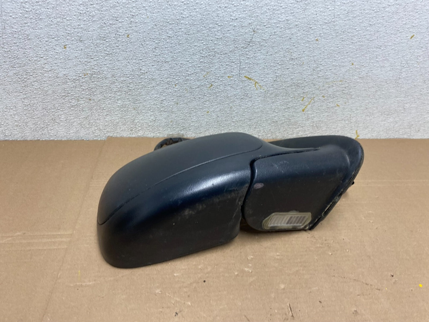 2003-2006 Chevrolet Tahoe Right Turn Sgn View Door Mirror N7613 DG3