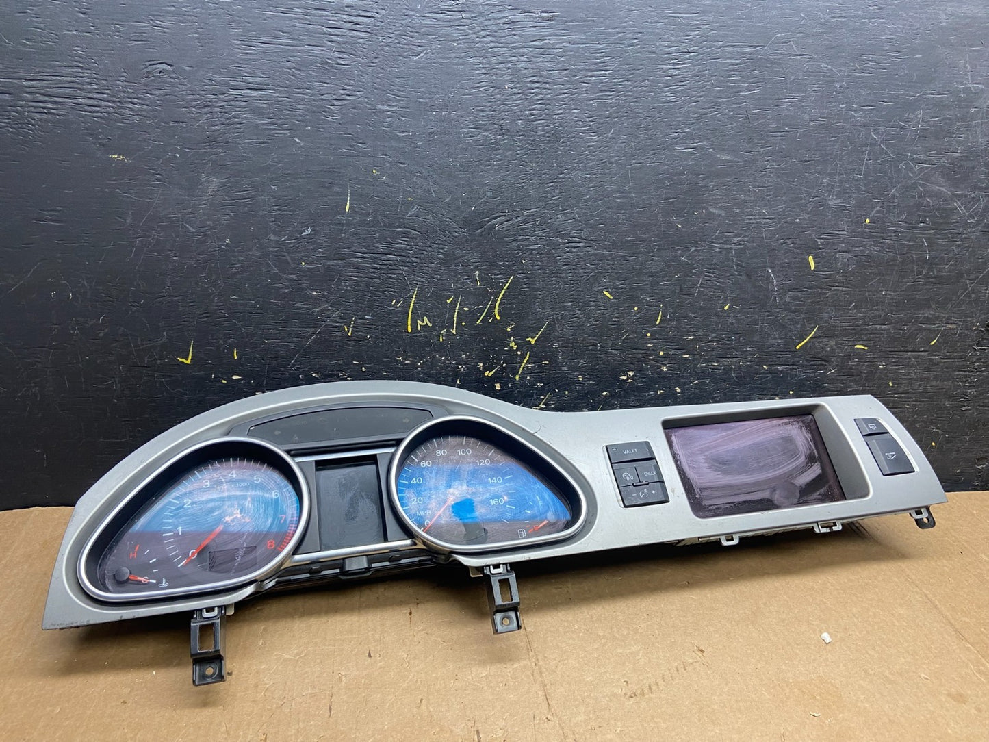 2007 - 2009 Audi Q7  Speedometer Cluster Gauge Screen Radio Bezel Trim  Z4274 DG0