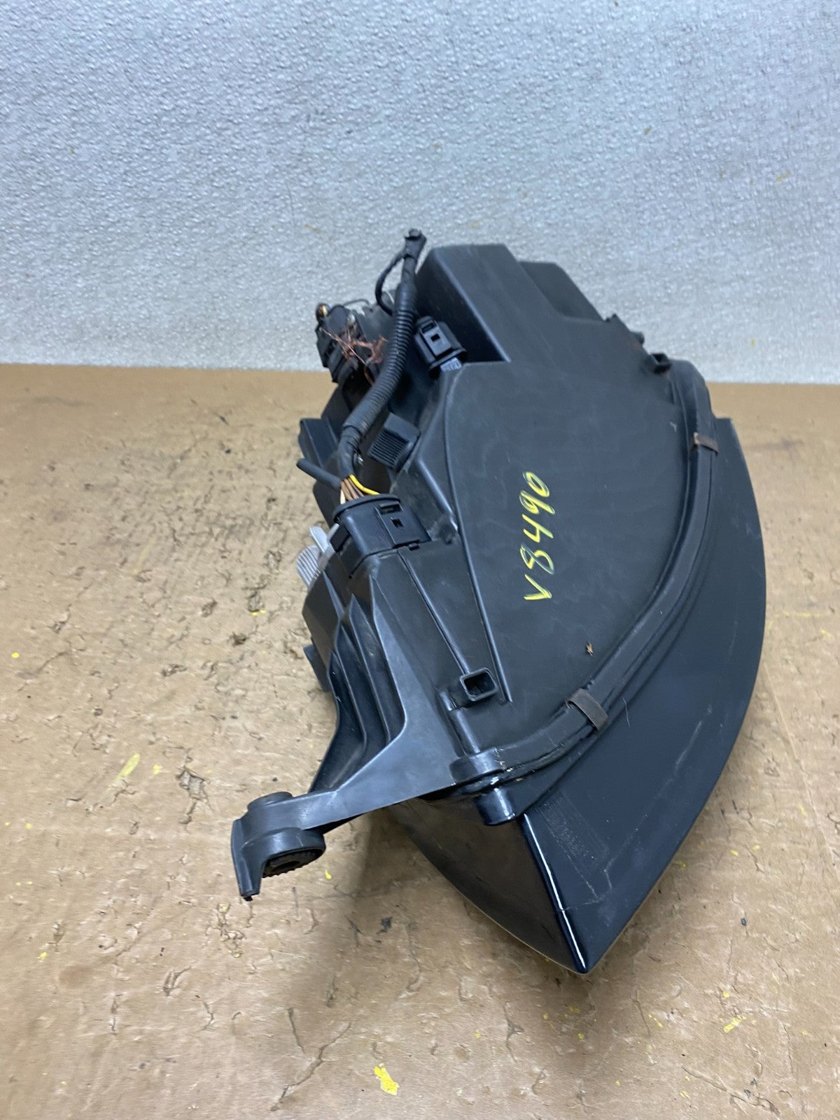 2000 to 2006 Audi TT Right Passenger RH Side Xenon HID Headlight V8490 DW9