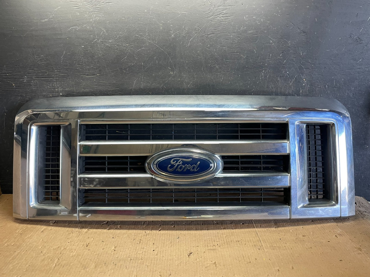 2008 to 2014 Ford Econoline E150 E250 Front Upper Chrome Grill Grille Y9709 DG0