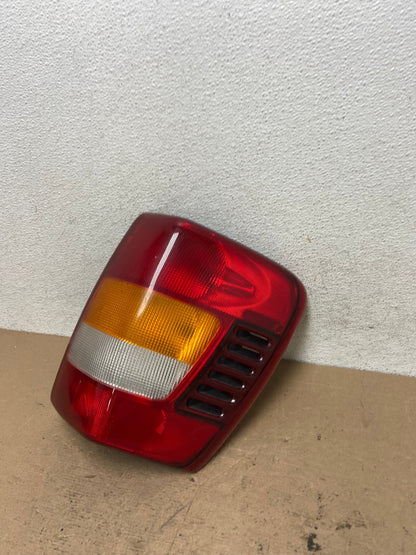 1999-2004 Jeep Grand Cherokee WJ Right Passenger Rh Tail Light TYC AF5722 LK1