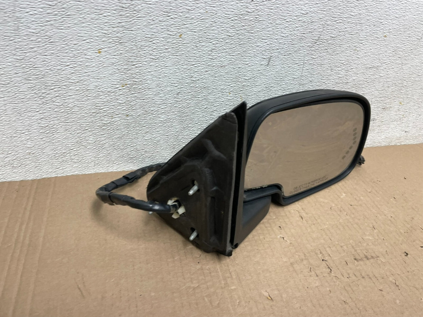 2003-2006 Chevrolet Avalanche Right Passenger Turn Sgn View Door Mirror Oe j25187