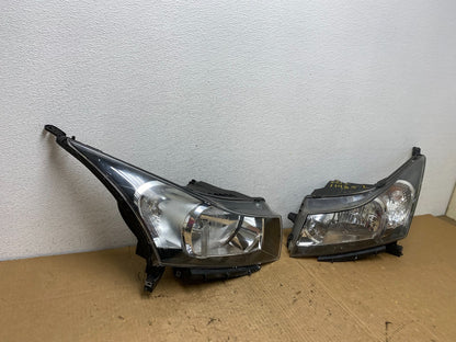 2011 to 2015 Chevrolet Cruze Halogen Left+Right Set Headlights AC8164 DW2