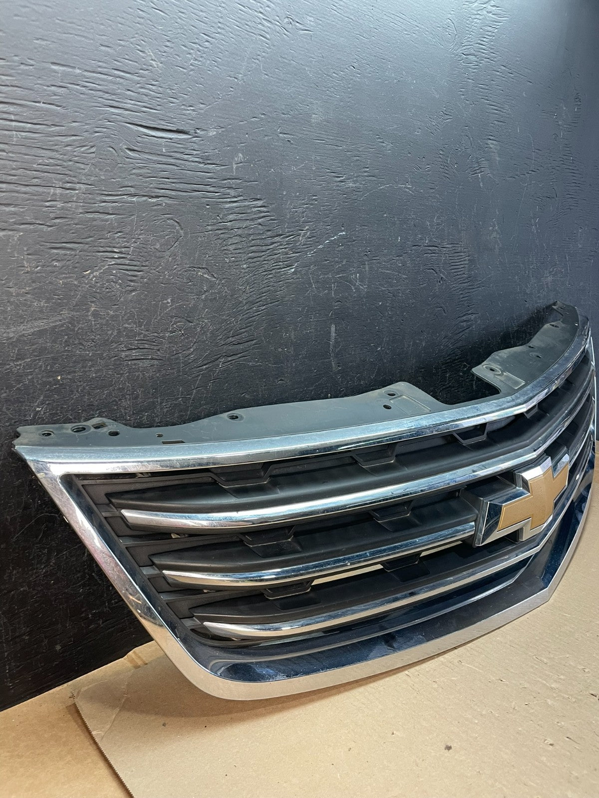 2013 to 2017 Chevrolet Traverse Front Upper Grill Grille AE3335 DG2