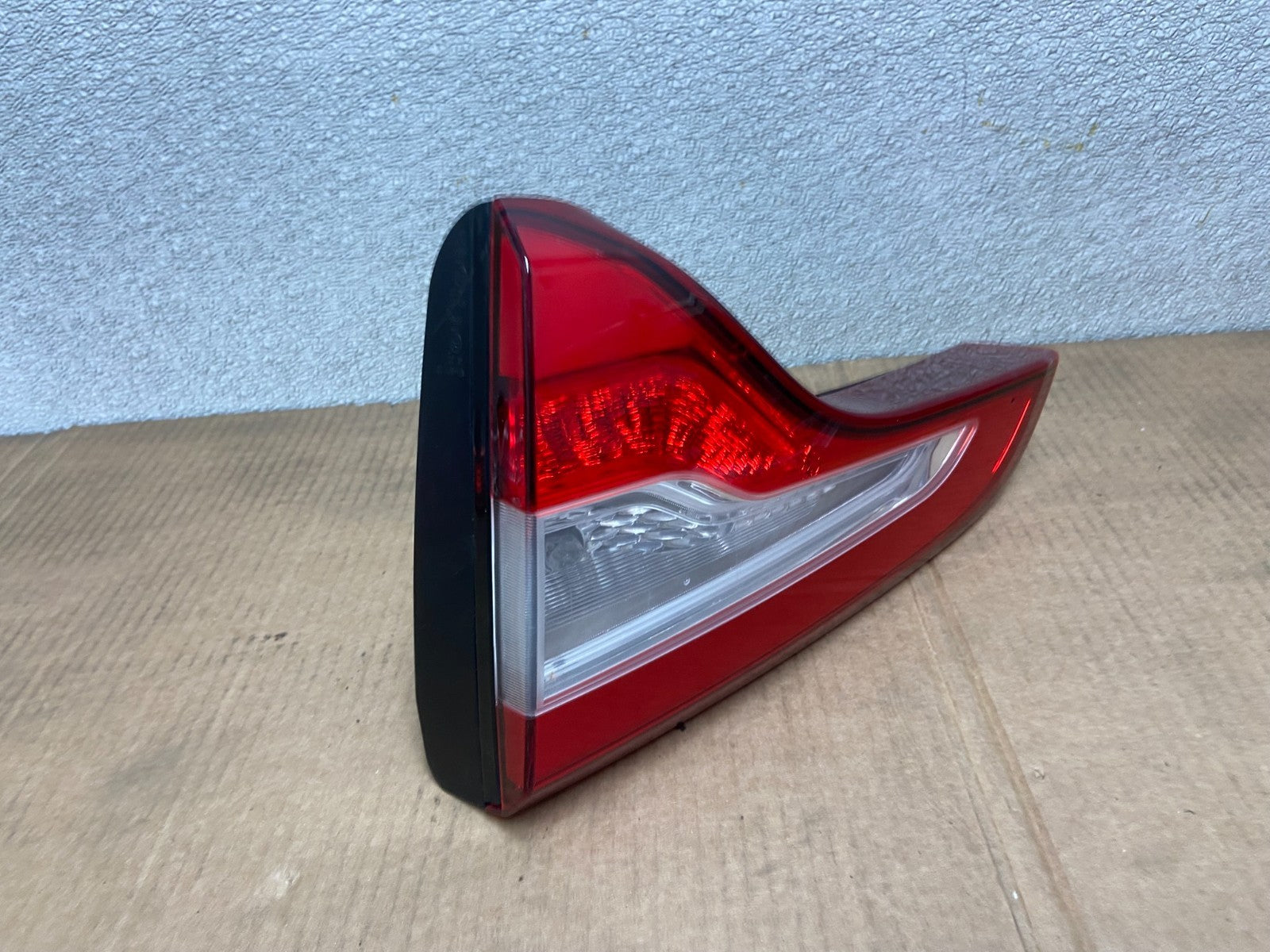 2014 - 2015 Kia Sorento SX Right Passenger Side Inner Tail Light AA5289 DW2