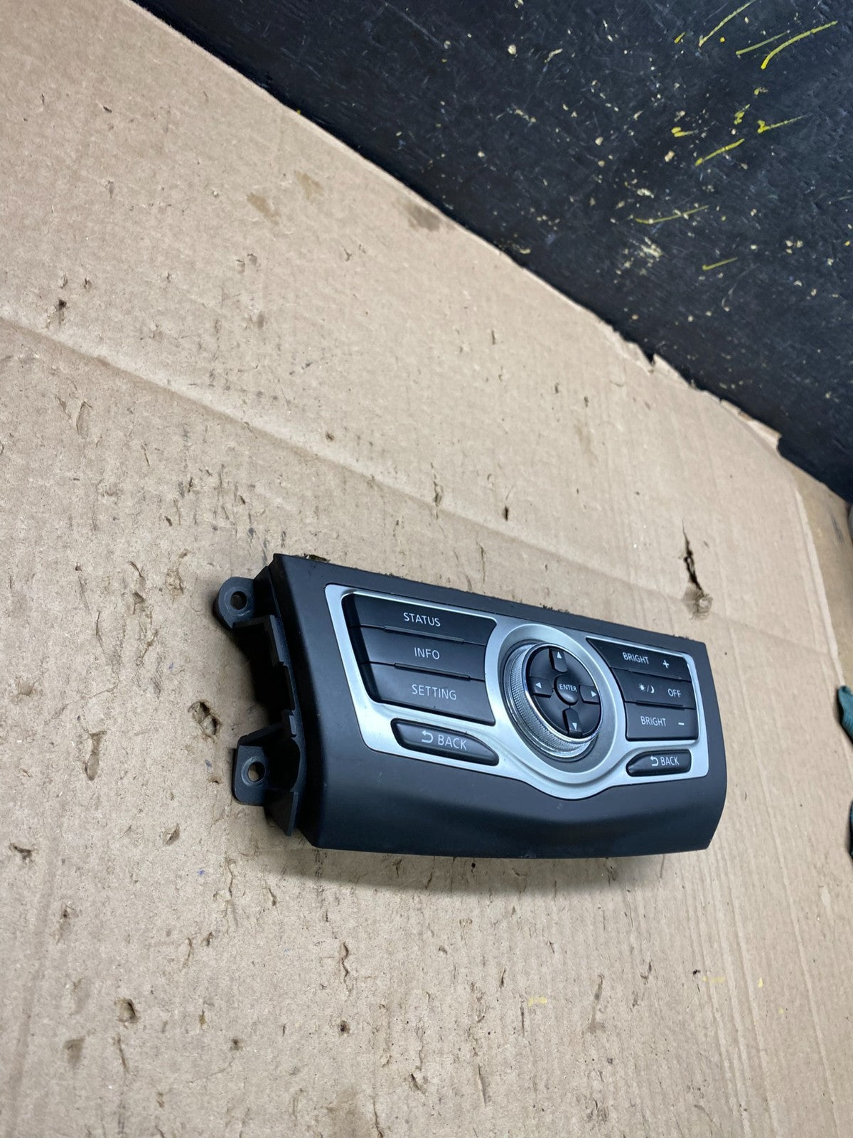 2009-2014 Nissan Murano AM FM Radio CD Control Panel Y5395 DG1