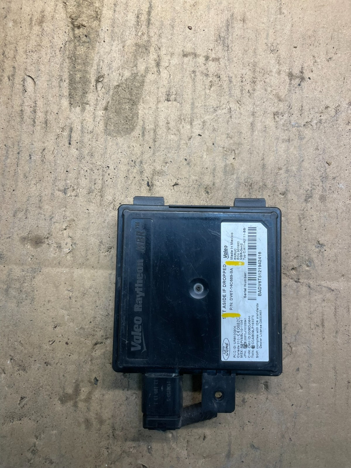 2013 to 2016 Ford Escape Rear Radar Blind Spot Module OEM w7165 DG2