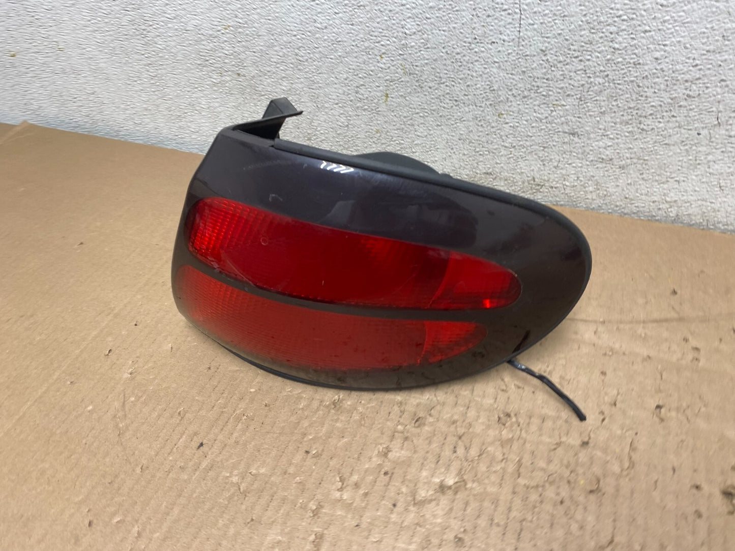 1998 to 1999 Ford Taurus Wagon Right Passenger RH Side Tail Light OEM L7410 DG1