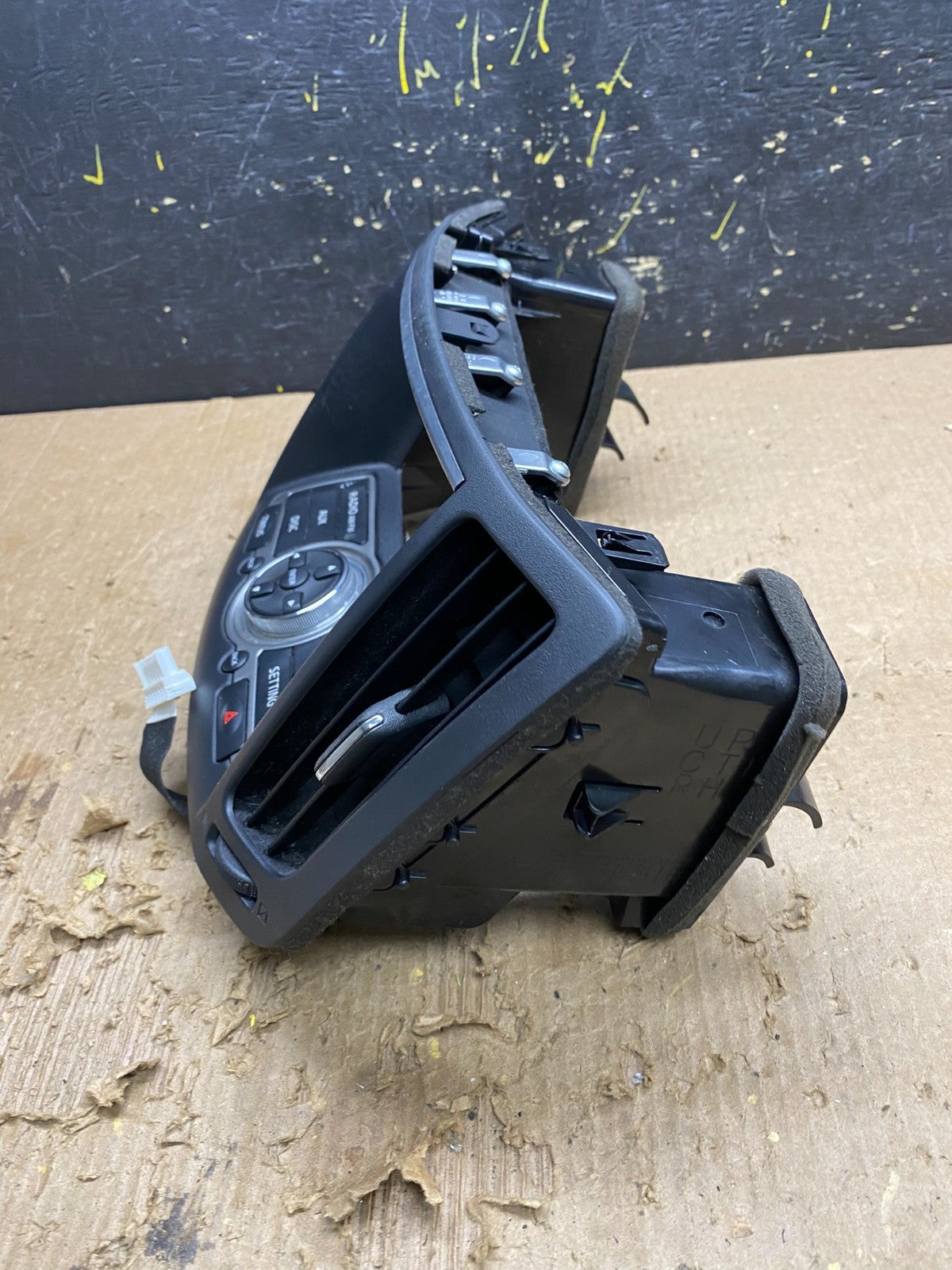 2010 - 2012 Infiniti G35 G37 Radio Player Screen Panel Bezel Z9740 DG2
