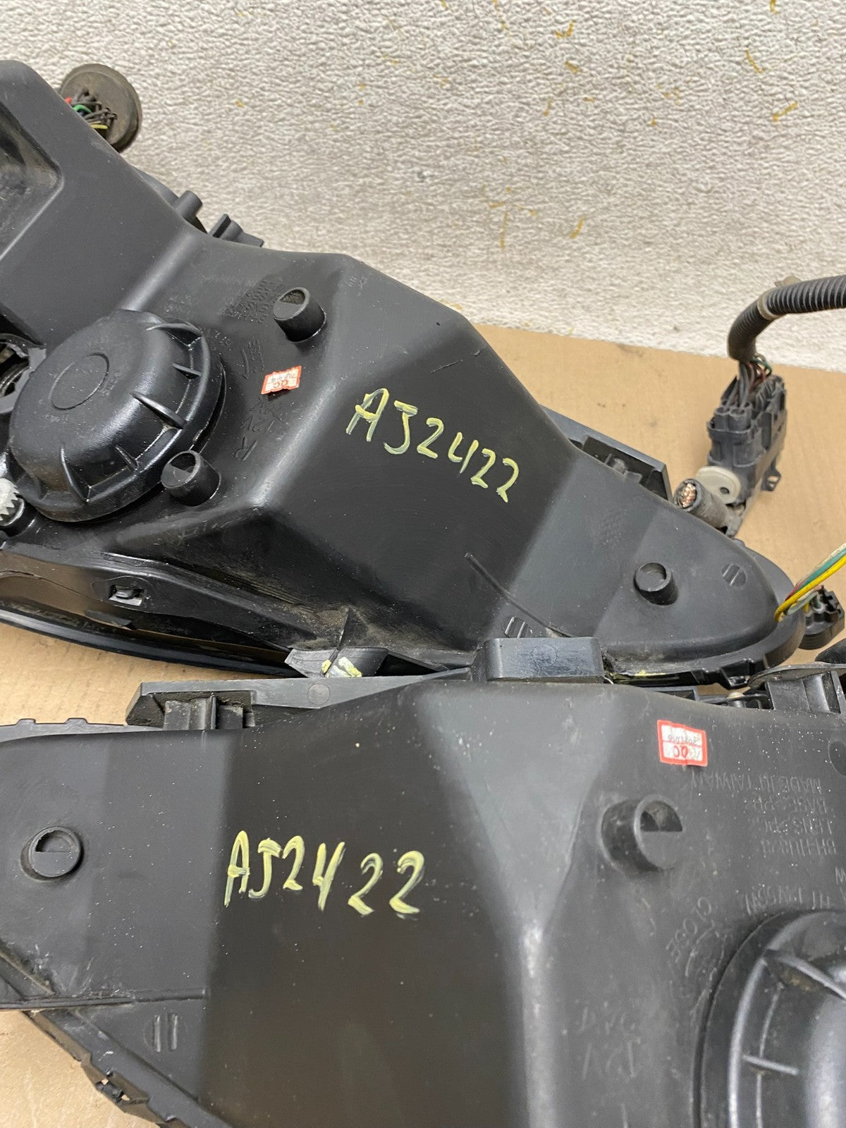 2006 - 2010 Lexus IS250 Left+Right Set LED Headlights AJ2422 DW17