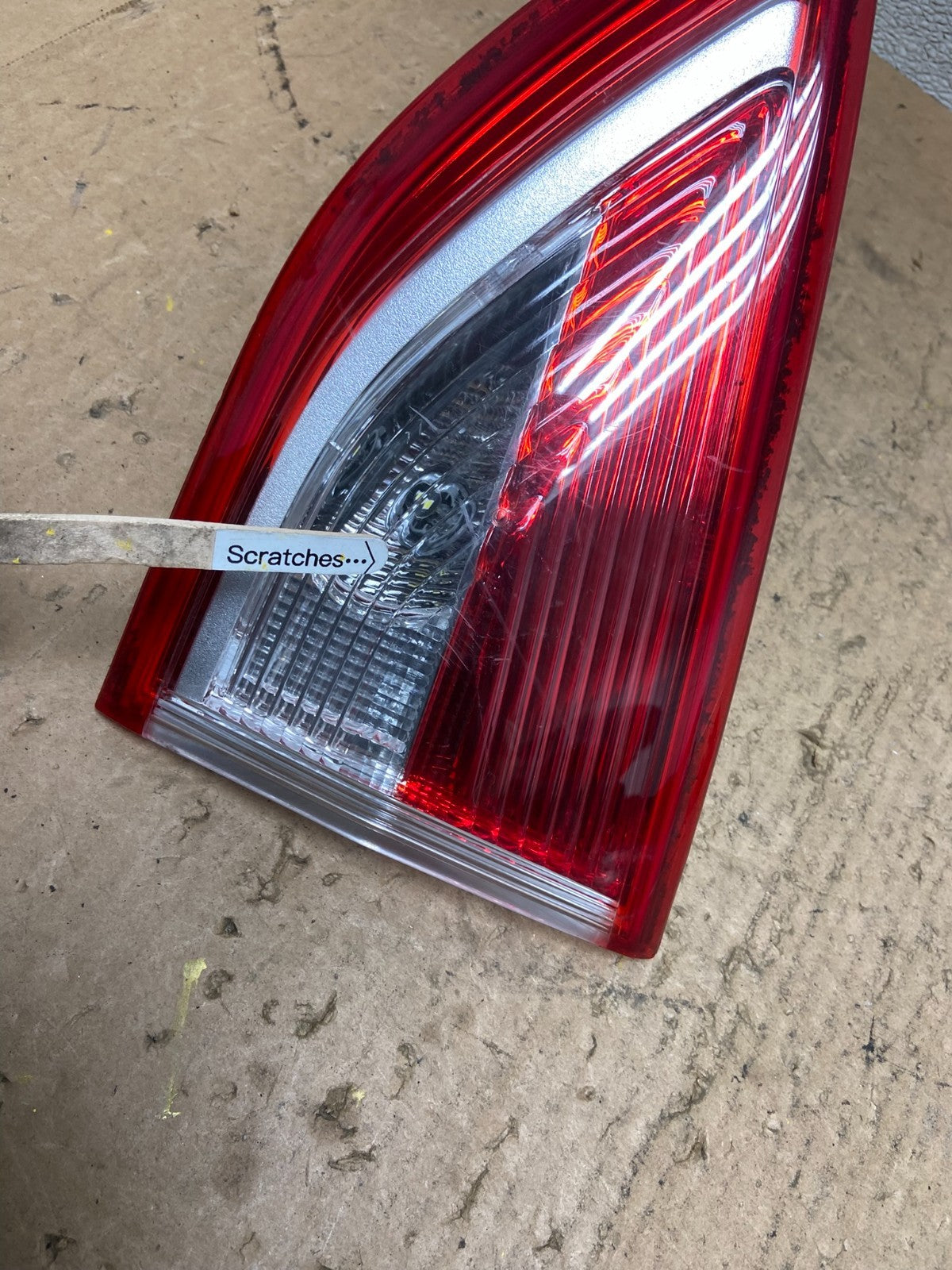 2013 to 2016 Ford Escape Right Passenger RH Side Inner Tail Light OEM AA0103 DW3
