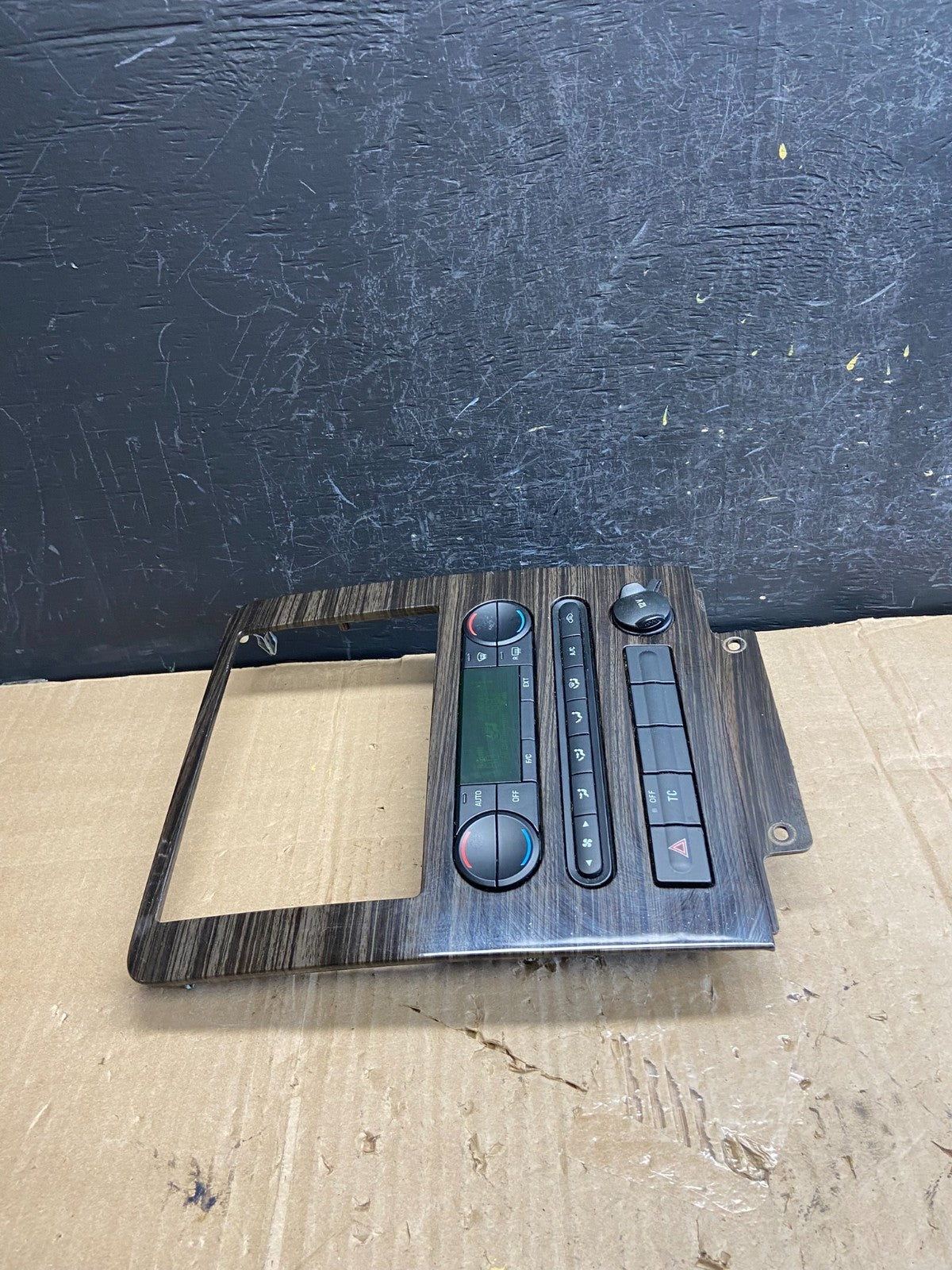 2005 to 2007 Ford Freestyle Montego Climate Control Radio Bezel Trim ae1816 DG1
