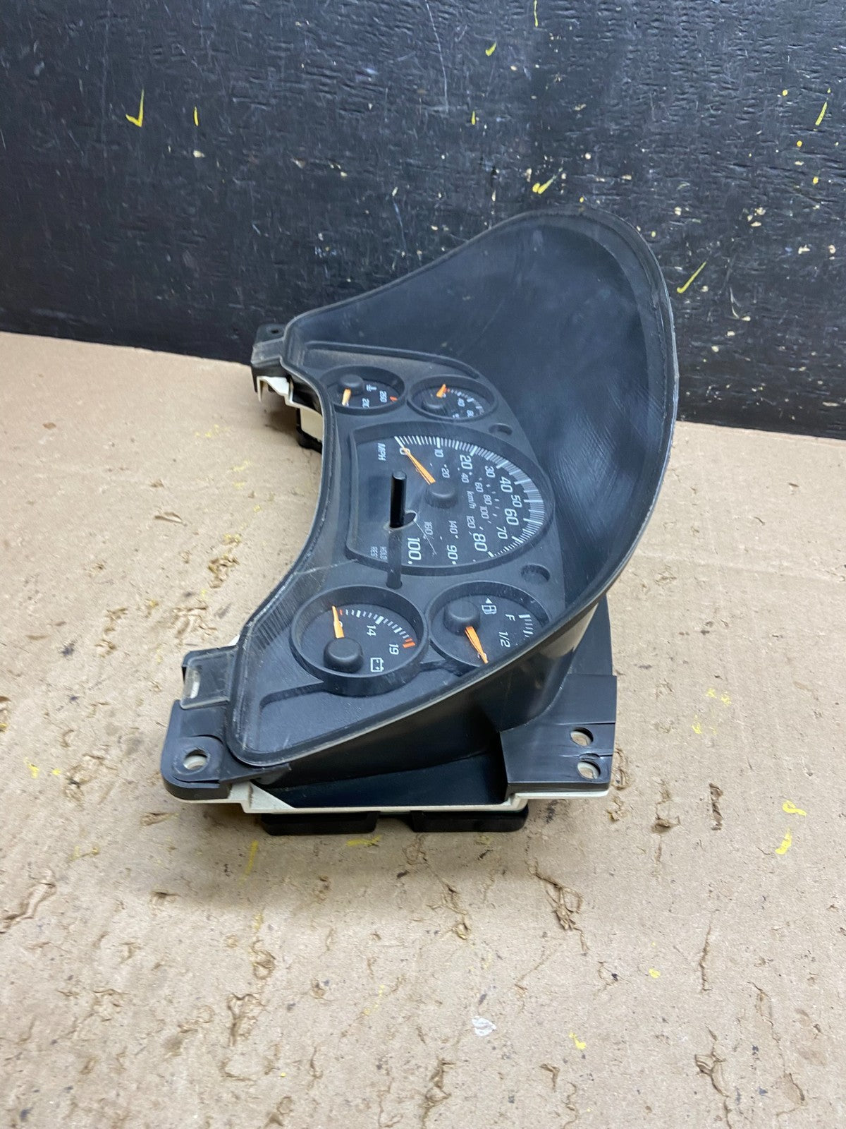 2004 to 2007 Chevrolet Express Speedometer Cluster Gauge U5682 DG3