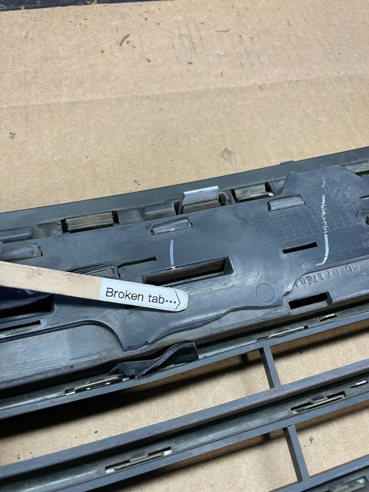 2014 to 2019 Ford Fiesta Front Upper Grille Grill Oem AB3030 DG6