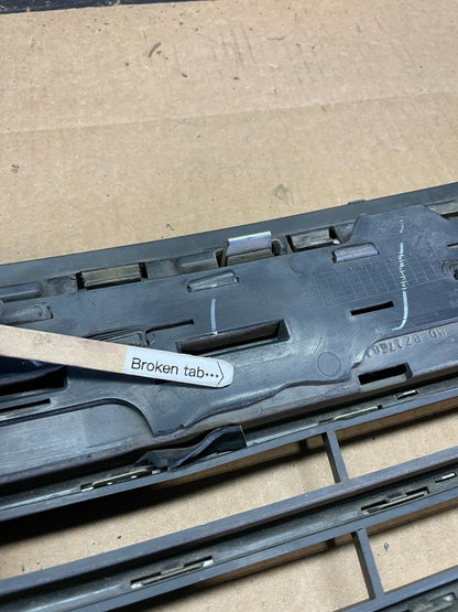 2014 to 2019 Ford Fiesta Front Upper Grille Grill Oem AB3030 DG6