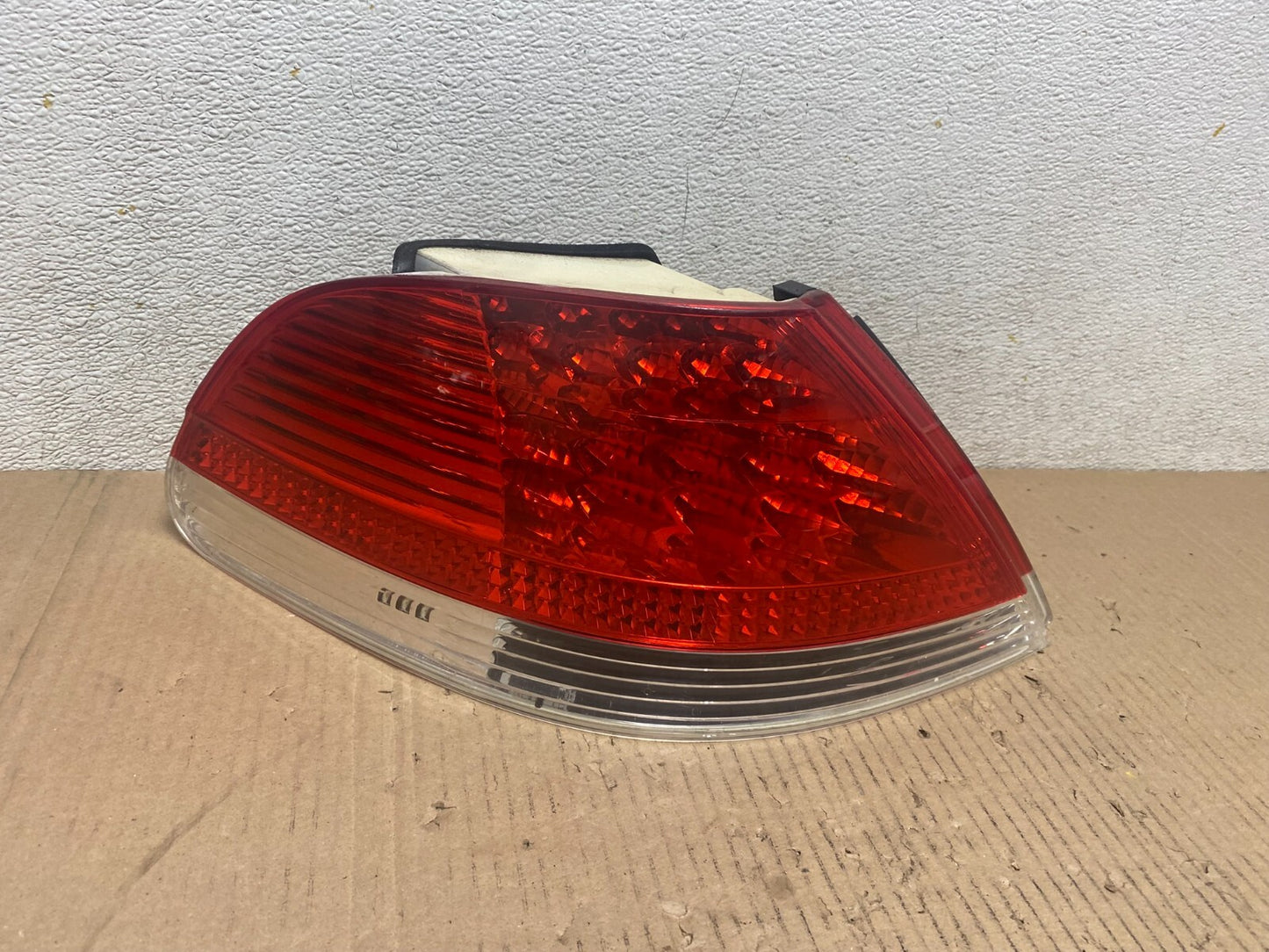 2002 to 2005 BMW 7-Series 745i 760i Left Driver LH Side Tail Light Oem I6232 DW0