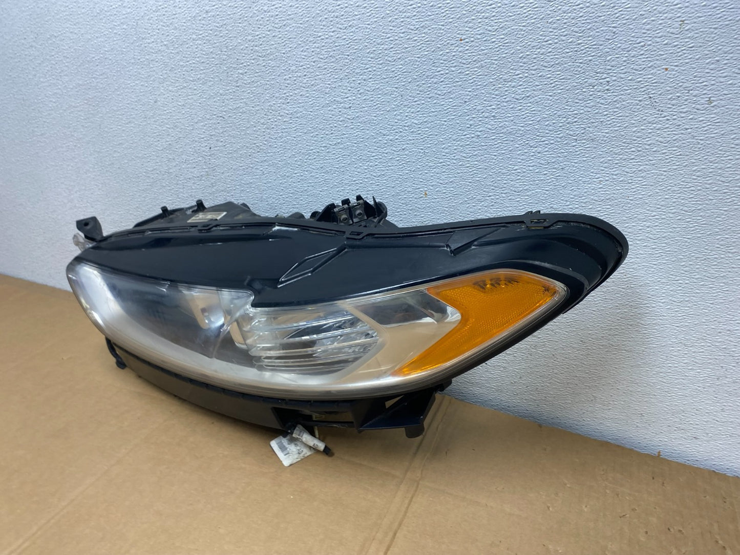 2013 to 2016 Ford Fusion Left Driver Lh Side Headlight AD0717 DW1