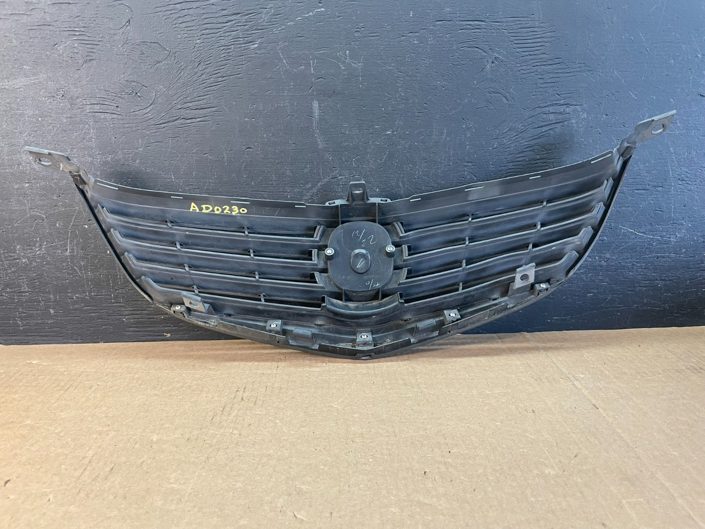 2005 to 2008 Acura RL Front Upper Grille Grill Emblem AD0230 DG5