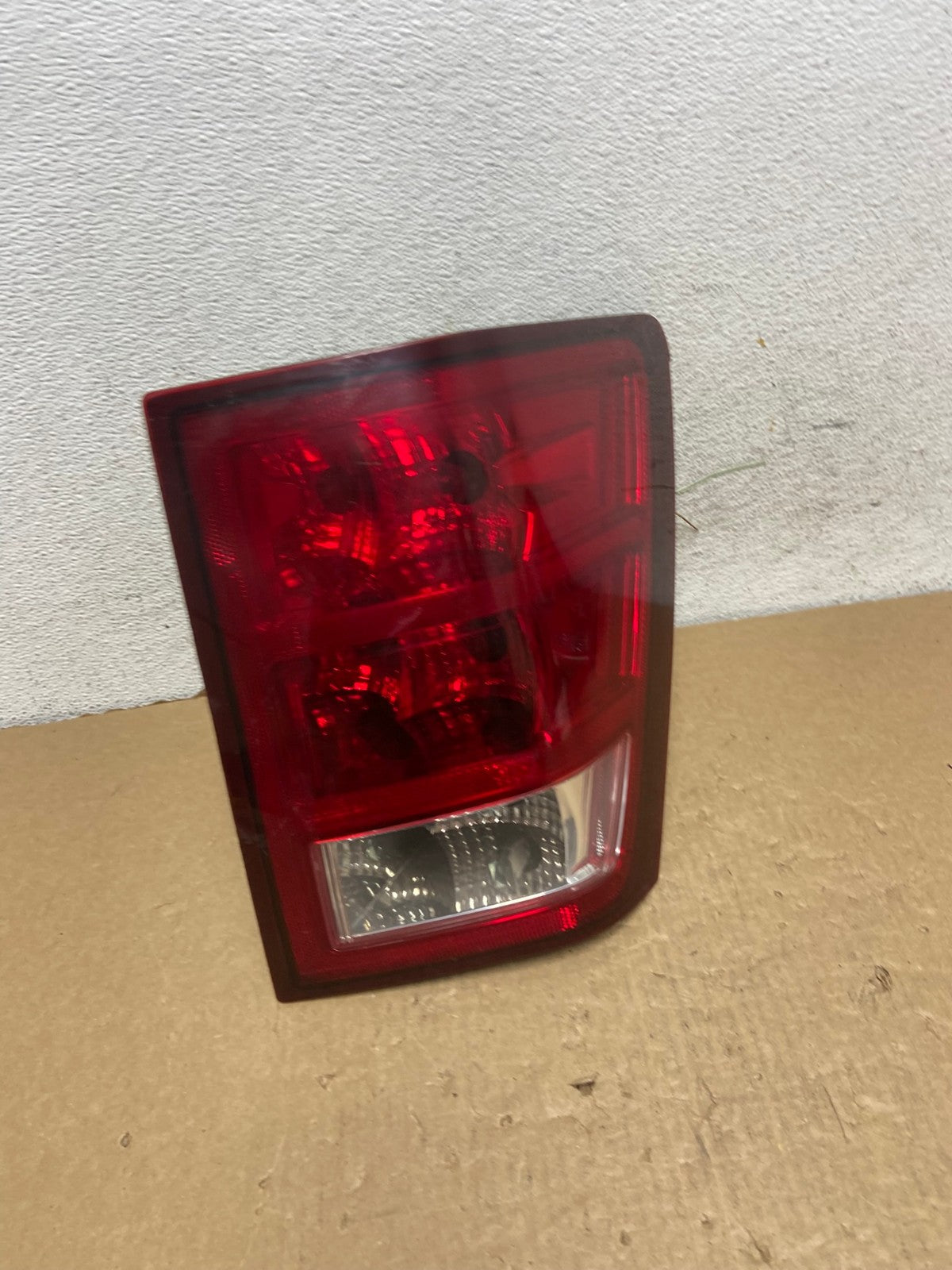 2005 - 2006 Jeep Grand Cherokee Right Passenger Rh Tail Light AF7416 LK2