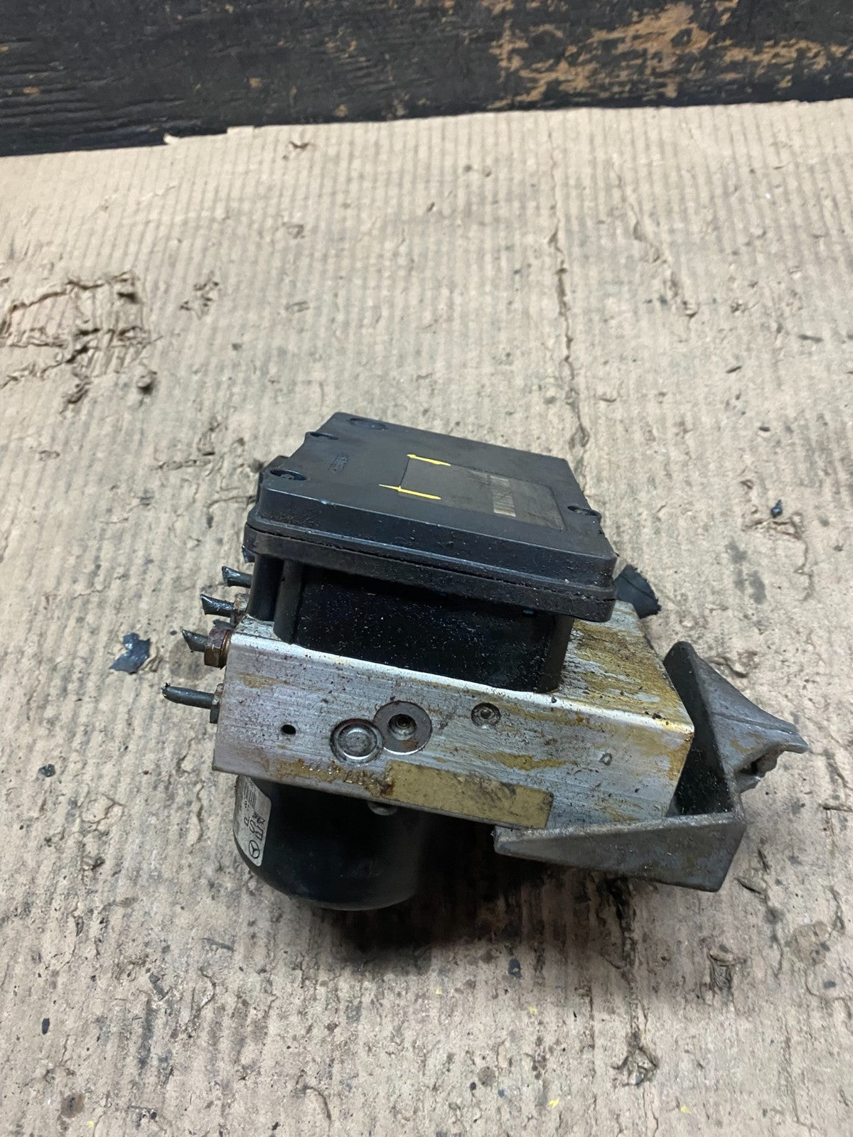 2006 - 2007 Mercedes C280  ABS Anti Lock Brake Pump Module a2035454732 V6858 DG3