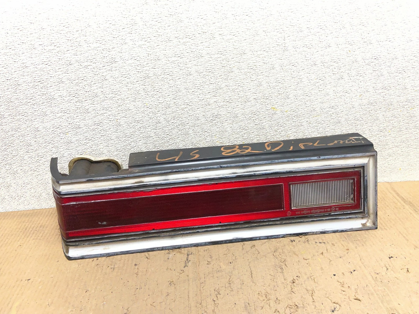 1984 Chrysler Diplomat Left Driver LH Tail Light Oem aa8571 DG0
